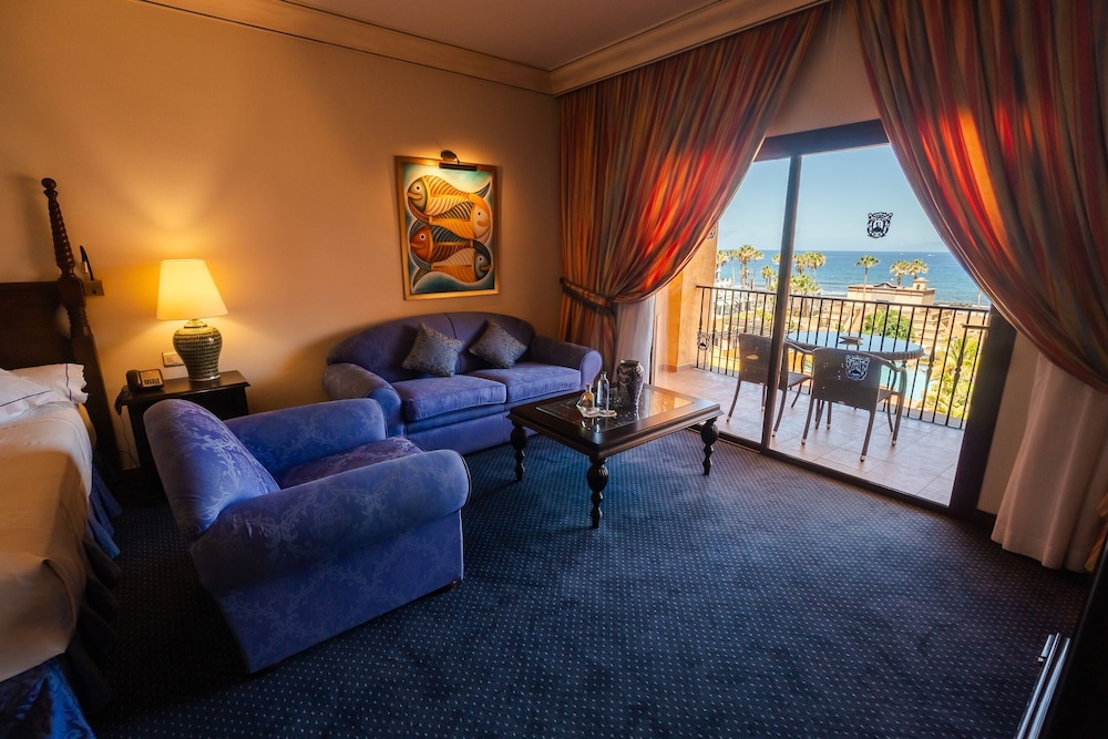 Habitación doble, vistas al mar del hotel Europe Villa Cortes. Foto 1