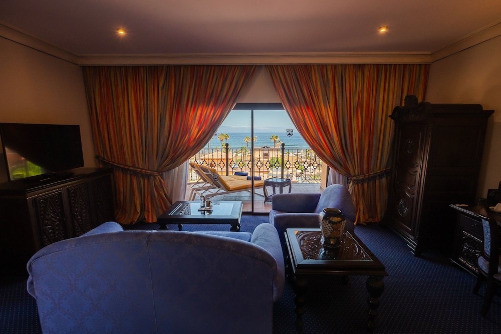 Suite junior, vistas al mar del hotel Europe Villa Cortes. Foto 1