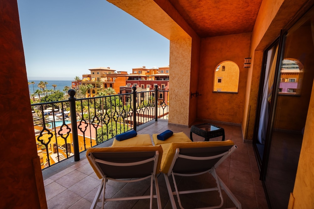 Suite junior, vistas al mar del hotel Europe Villa Cortes. Foto 5