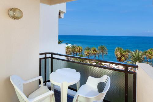 Habitación Estándar con vistas laterales al mar del hotel Sol Tenerife. Foto 19