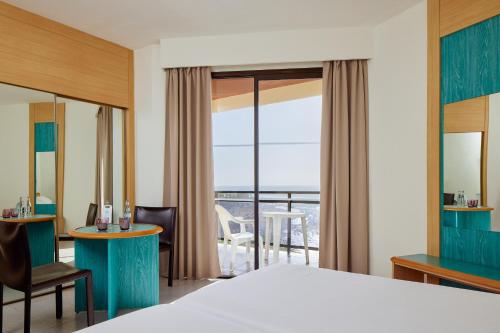 Habitación Estándar con vistas frontales al mar del hotel Sol Tenerife. Foto 1