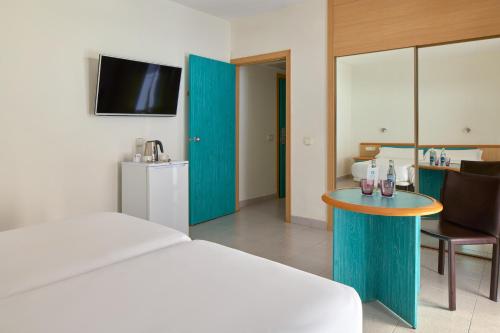 Habitación Estándar con vistas frontales al mar del hotel Sol Tenerife. Foto 2