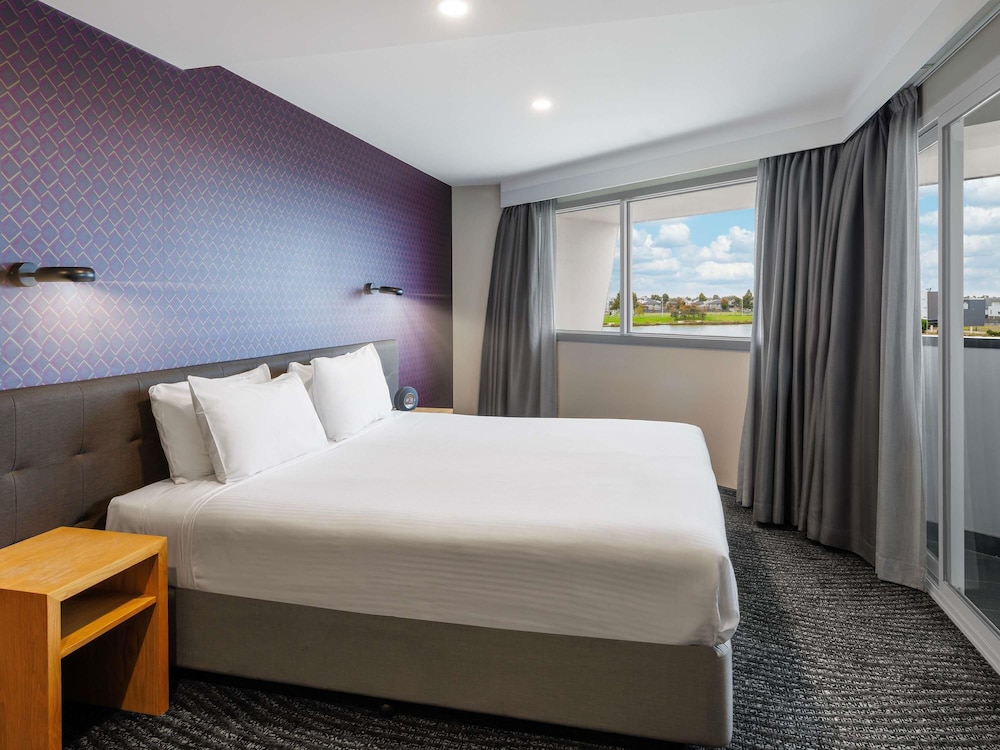 Suite Privilege Esquina con Cama King del hotel Mercure Melbourne Caroline Springs