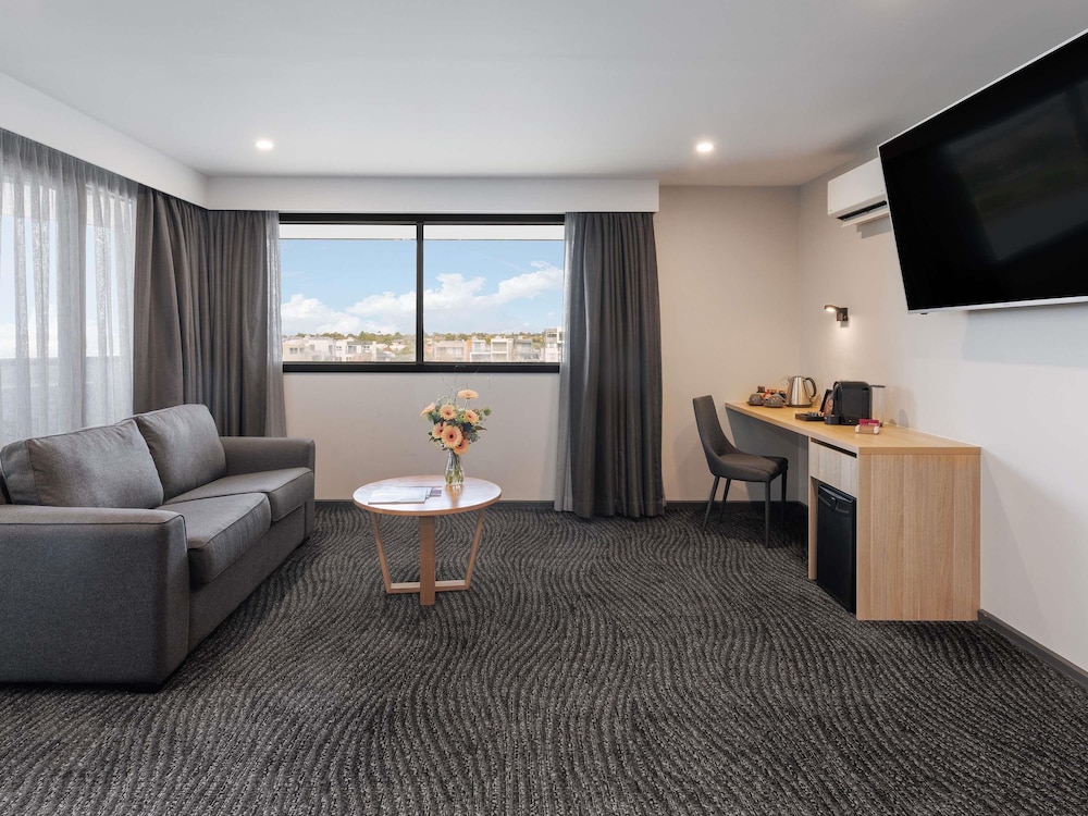 Suite Privilege Esquina con Cama King del hotel Mercure Melbourne Caroline Springs. Foto 1