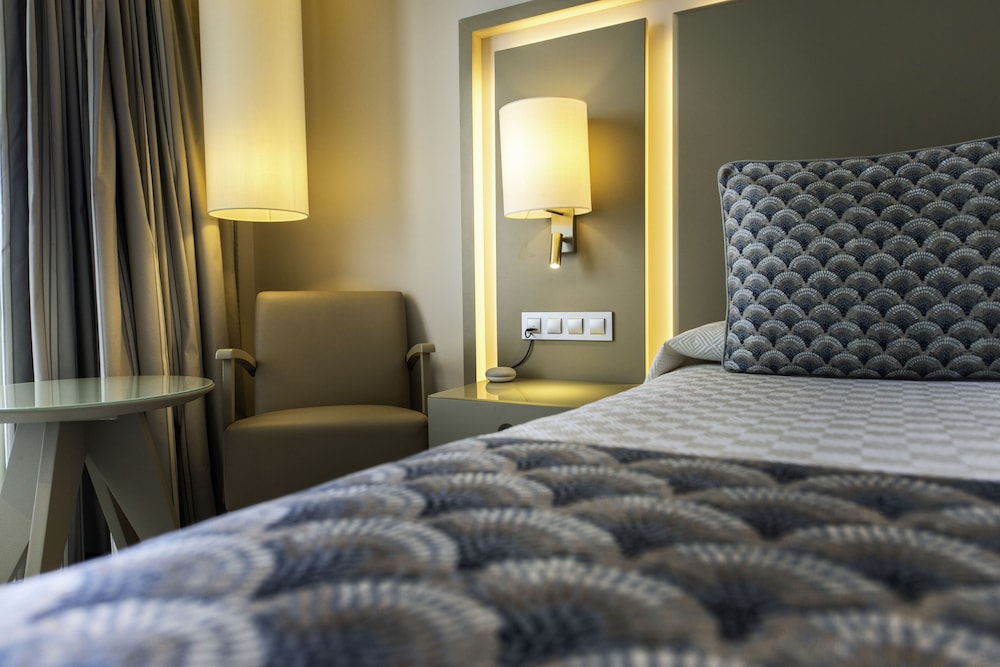 Habitación doble de uso individual, balcón, vistas a la piscina del hotel Spring Vulcano. Foto 8