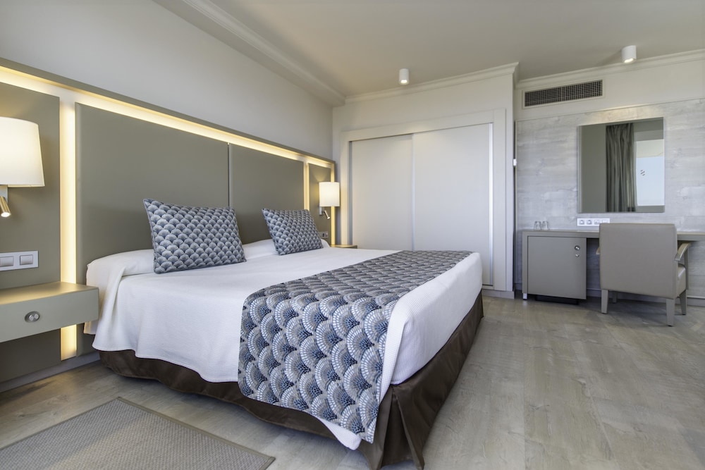 Habitación estándar doble, balcón del hotel Spring Vulcano. Foto 1