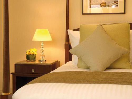 Habitación Premium con cama extragrande del hotel Mövenpick Al Khobar. Foto 5