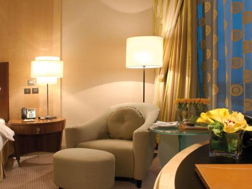 Habitación Comunicada Familiar del hotel Mövenpick Al Khobar. Foto 1