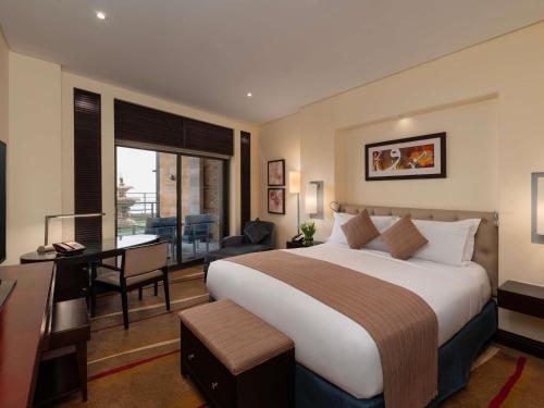 Luxury Queen Room with Balcony and Sea View del hotel Sofitel Al Khobar The Corniche. Foto 5