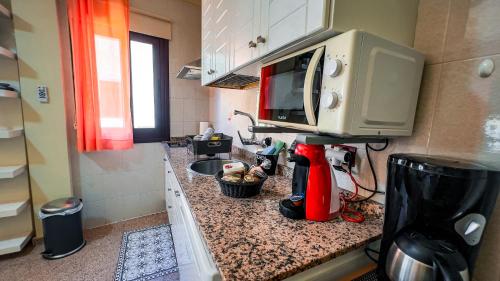 Apartamento de un dormitorio con balcón del hotel Apartamentos Mesa. Foto 5