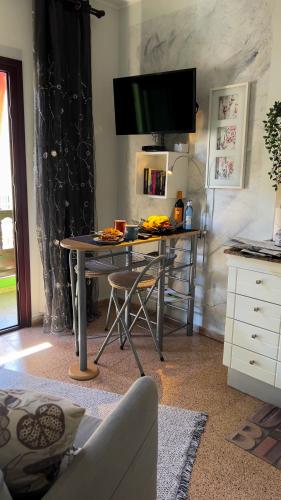 One-Bedroom Apartment with Balcony (2 Adults) del hotel Apartamentos Mesa. Foto 2