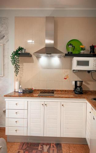 One-Bedroom Apartment with Balcony (2 Adults) del hotel Apartamentos Mesa. Foto 5