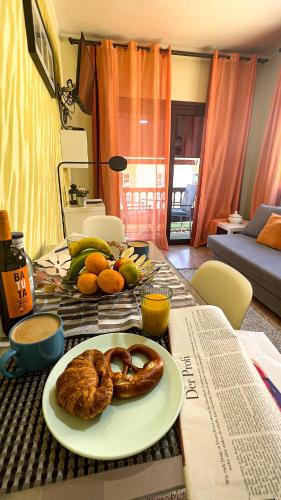 One-Bedroom Apartment with Balcony (2-3 Adults) del hotel Apartamentos Mesa. Foto 2