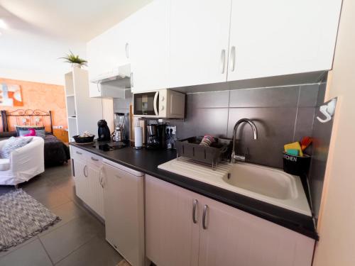 Studio with Terrace (2 Adults) del hotel Apartamentos Mesa. Foto 1