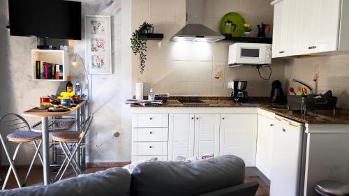 Apartamento de 1 dormitorio con balcón del hotel Apartamentos Mesa. Foto 1