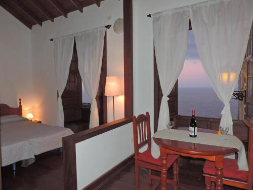 Studio with Sea View (2 Adults) del hotel Casa Rural Los Helechos. Foto 3