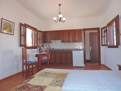 Studio with Balcony del hotel Casa Rural Los Helechos. Foto 4