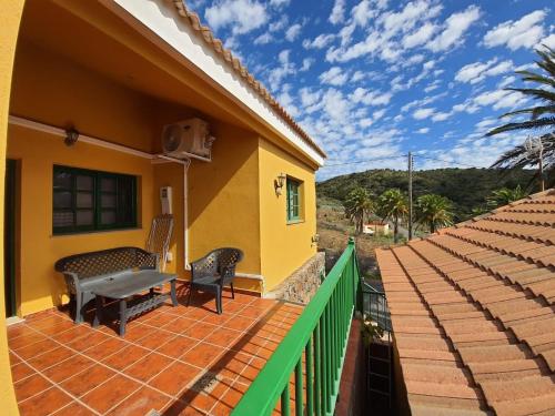 Casa de 1 dormitorio con vistas a las montañas del hotel Casas Rurales Amparo Las Hayas. Foto 1