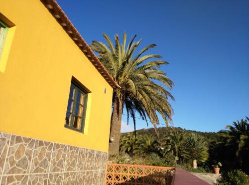 Casa de 1 dormitorio con vistas a las montañas del hotel Casas Rurales Amparo Las Hayas. Foto 9