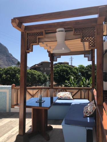 Apartamento con terraza y vistas a la montaña del hotel Caserío de la Playa - Adults Only. Foto 10