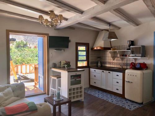 Apartamento con terraza y vistas a la montaña del hotel Caserío de la Playa - Adults Only. Foto 14