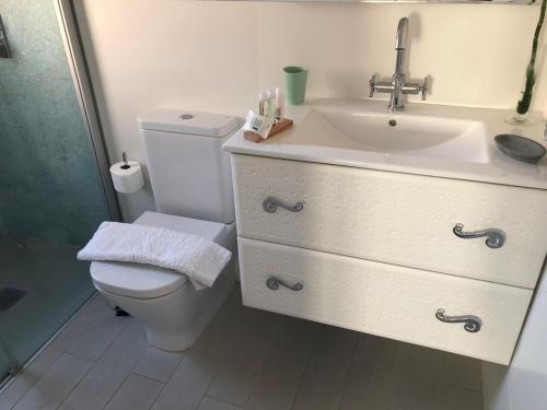 Ático Estándar con vistas a la montaña del hotel Caserío de la Playa - Adults Only. Foto 14