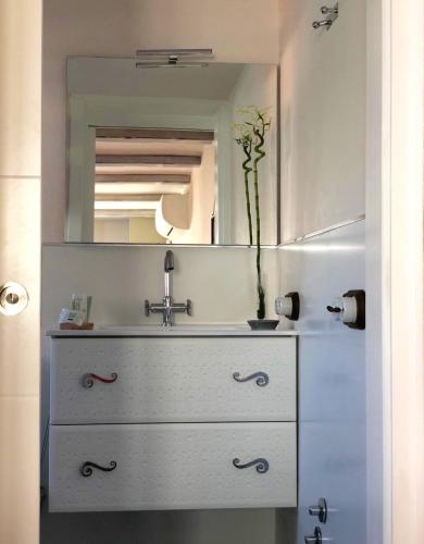 Ático Estándar con vistas a la montaña del hotel Caserío de la Playa - Adults Only. Foto 15