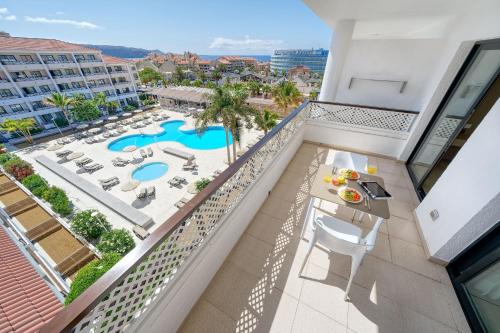 Apartamento con vistas a la piscina del hotel Parque La Paz. Foto 3
