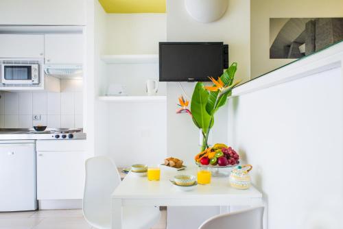 Estudio Vista Jardín Balcón o Terraza Superior Sofá Cama incluido 2 Camas individuales del hotel Udalla Park. Foto 12