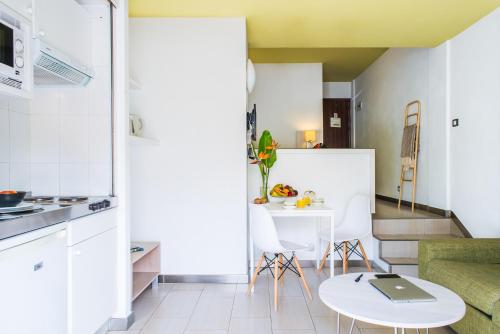 Estudio Balcón o Terraza Sofá Cama incluido 2 Camas individuales del hotel Udalla Park. Foto 8