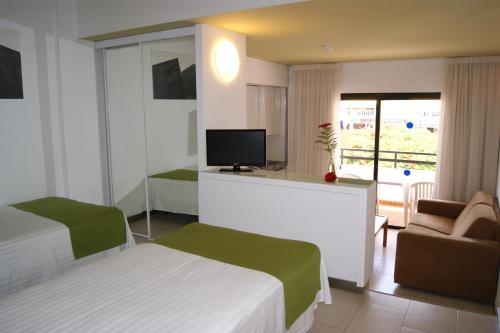 Estudio Balcón o Terraza Sofá Cama incluido 2 Camas individuales del hotel Udalla Park. Foto 2