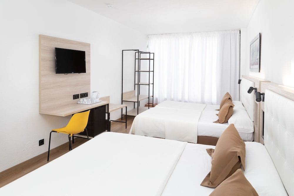 Habitación familiar, varias camas del hotel Alexandre Gala. Foto 1