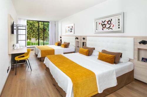 Habitación Familiar Estándar del hotel Alexandre Gala. Foto 1