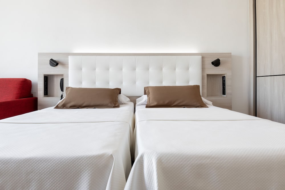 Habitación estándar, balcón del hotel Alexandre Gala. Foto 2