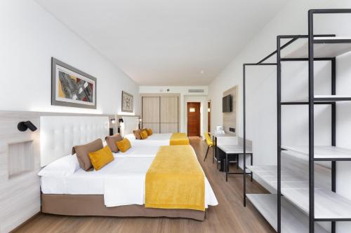 Habitación Familiar del hotel Alexandre Gala. Foto 8