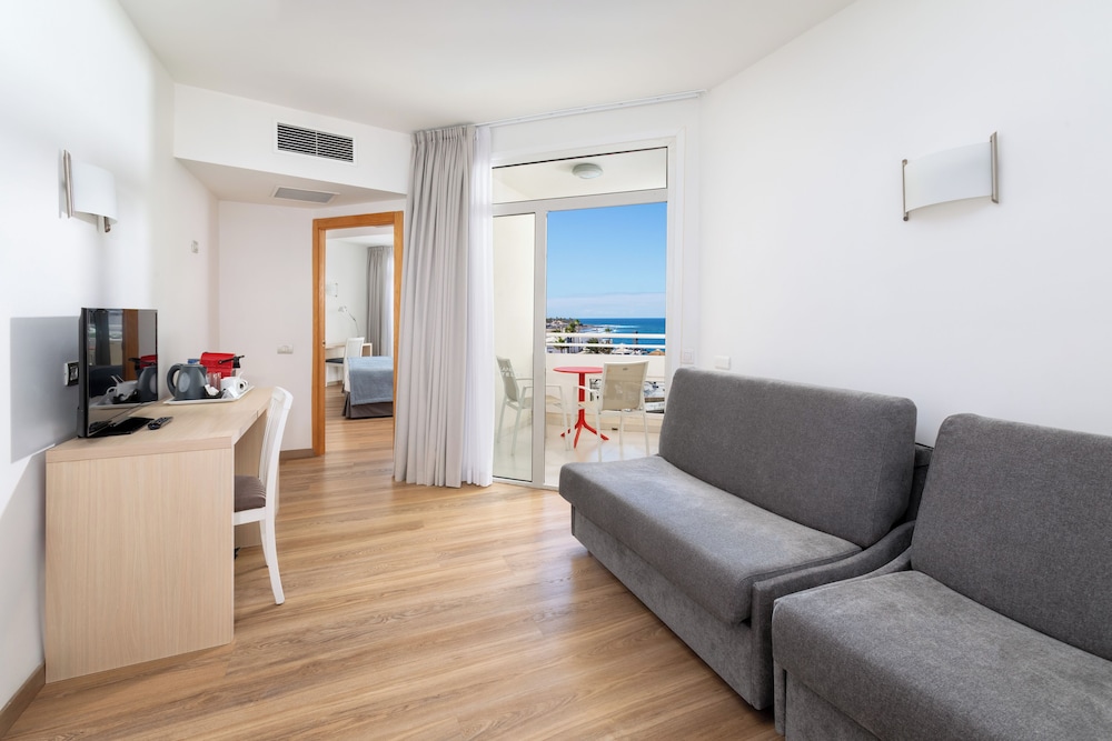 Suite estudio junior, balcón, vistas al mar del hotel Alexandre Troya