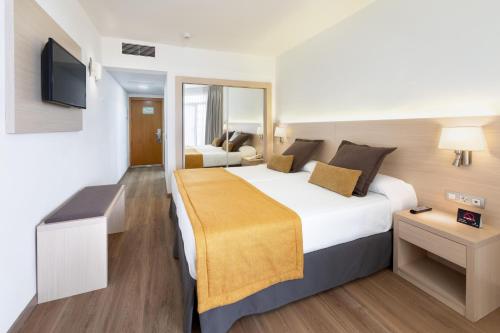 Habitación Doble Superior con terraza - 1 o 2 camas del hotel Alexandre Troya. Foto 1