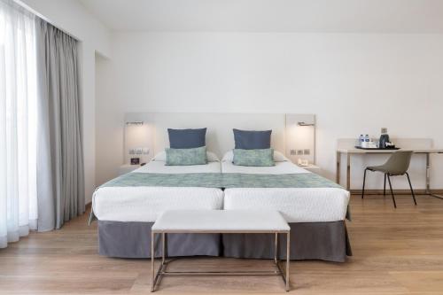 Habitación Familiar del hotel Alexandre Troya. Foto 3