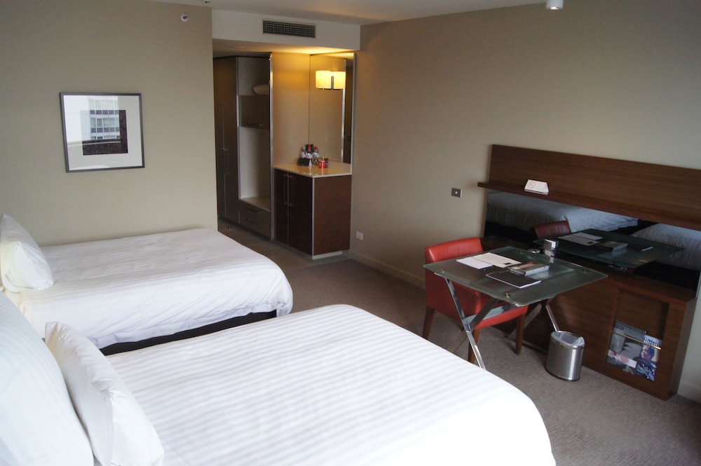 Habitación superior, 2 camas dobles del hotel Pullman At Sydney Olympic Park. Foto 3