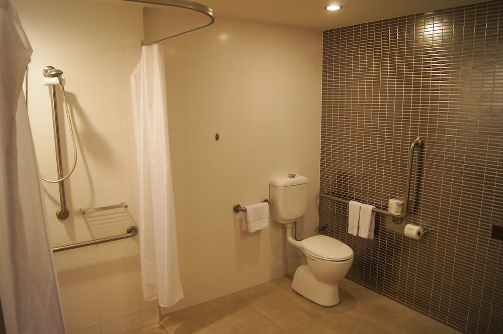 Habitación Superior, Habitación Accesible, 1 Cama King del hotel Pullman At Sydney Olympic Park. Foto 13