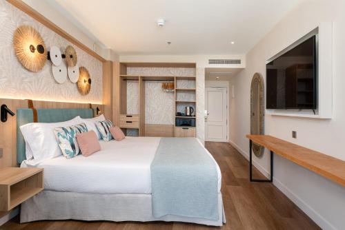 Habitación Doble con vistas al mar - 2 camas del hotel Mediterranean Palace. Foto 3