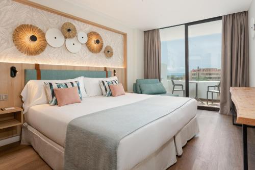 Habitación Doble con vistas a la piscina - 2 camas del hotel Mediterranean Palace. Foto 3