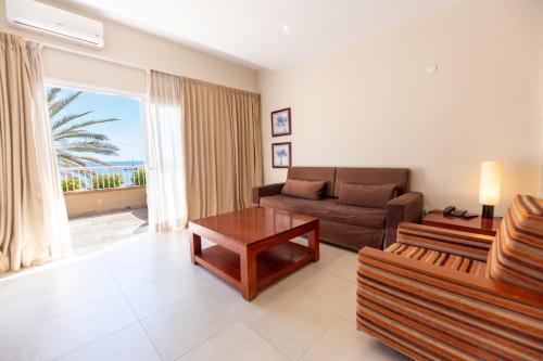 Apartamento Superior con vistas al mar - 1 dormitorio del hotel Vistasur. Foto 1