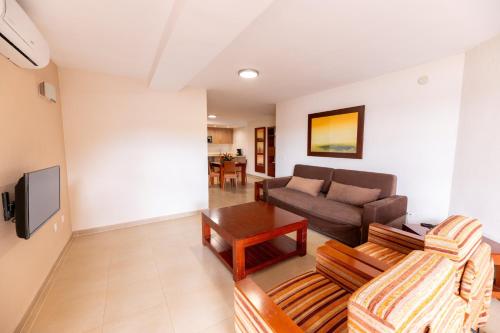 Apartamento dúplex con vistas parciales al mar del hotel Vistasur. Foto 2