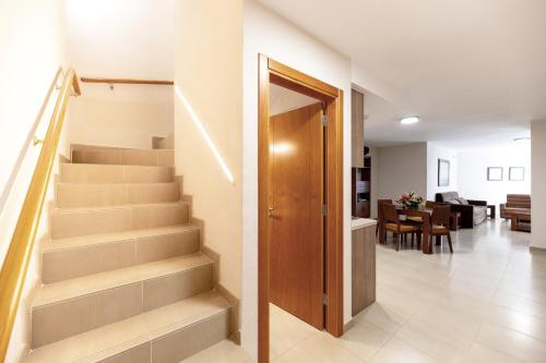 Apartamento dúplex con vistas parciales al mar del hotel Vistasur. Foto 4