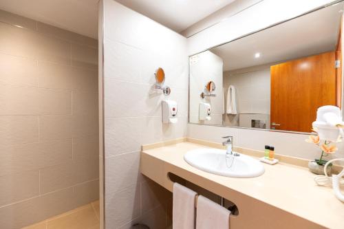 Apartamento dúplex con vistas parciales al mar del hotel Vistasur. Foto 6