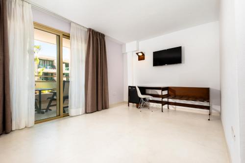 Habitación Doble con sala de estar del hotel Kn Columbus. Foto 4