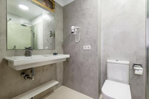 Habitación Doble con sala de estar del hotel Kn Columbus. Foto 1