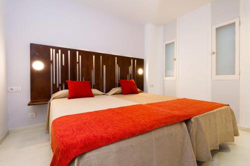 Habitación Doble con sala de estar del hotel Kn Columbus. Foto 2