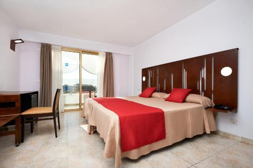 Habitación doble Balcón o Terraza 2 Camas individuales del hotel Kn Columbus. Foto 8